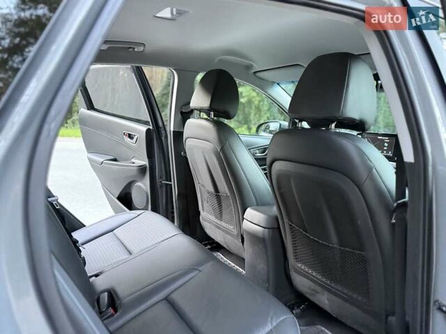 Серый Хендай Kona, объемом двигателя 0 л и пробегом 95 тыс. км за 17300 $, фото 77 на Automoto.ua