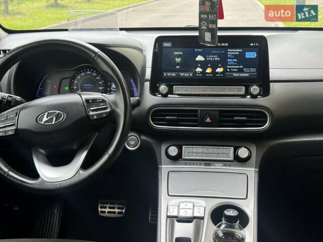 Сірий Хендай Kona, об'ємом двигуна 0 л та пробігом 65 тис. км за 17300 $, фото 14 на Automoto.ua