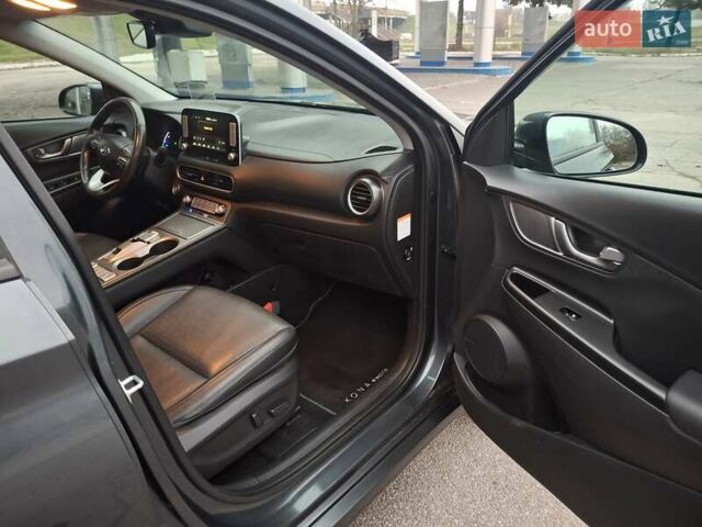 Сірий Хендай Kona, об'ємом двигуна 0 л та пробігом 114 тис. км за 17300 $, фото 26 на Automoto.ua