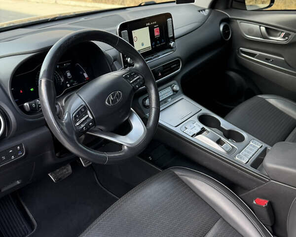Серый Хендай Kona, объемом двигателя 0 л и пробегом 90 тыс. км за 16750 $, фото 33 на Automoto.ua