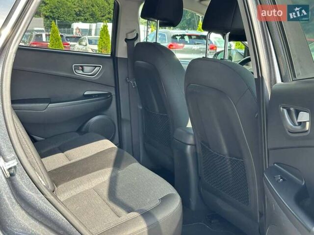 Серый Хендай Kona, объемом двигателя 0 л и пробегом 137 тыс. км за 16700 $, фото 38 на Automoto.ua