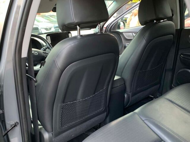 Серый Хендай Kona, объемом двигателя 64 л и пробегом 119 тыс. км за 17900 $, фото 16 на Automoto.ua