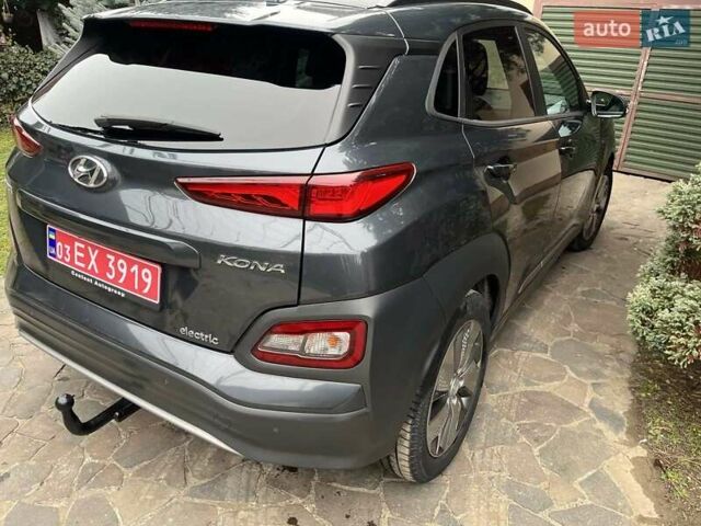 Серый Хендай Kona, объемом двигателя 0 л и пробегом 80 тыс. км за 18900 $, фото 5 на Automoto.ua