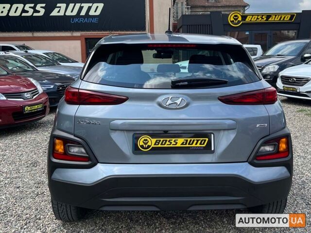 Серый Хендай Kona, объемом двигателя 2 л и пробегом 106 тыс. км за 17600 $, фото 4 на Automoto.ua