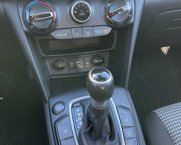 Серый Хендай Kona, объемом двигателя 2 л и пробегом 93 тыс. км за 15900 $, фото 40 на Automoto.ua