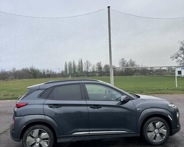 Серый Хендай Kona, объемом двигателя 0 л и пробегом 115 тыс. км за 19000 $, фото 10 на Automoto.ua