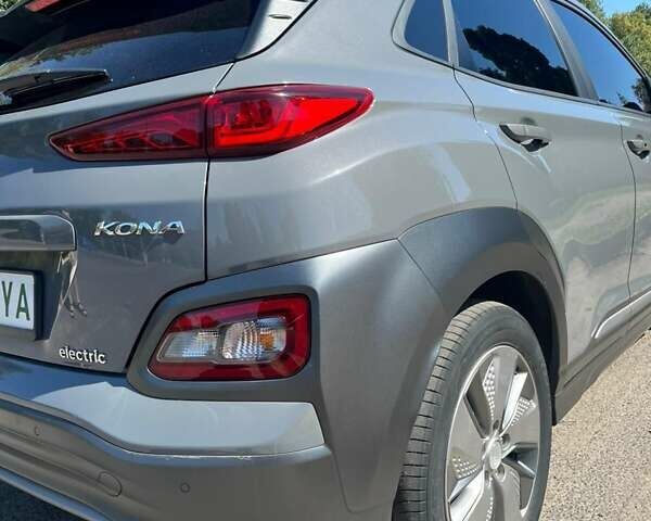 Сірий Хендай Kona, об'ємом двигуна 0 л та пробігом 97 тис. км за 16500 $, фото 7 на Automoto.ua