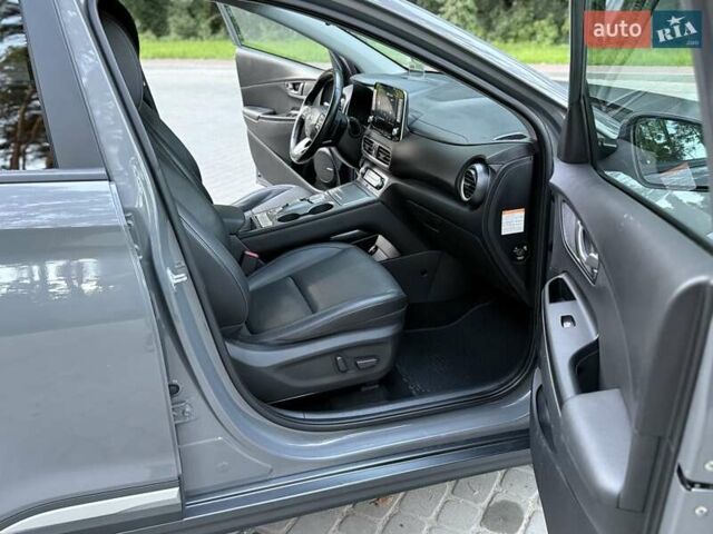 Серый Хендай Kona, объемом двигателя 0 л и пробегом 96 тыс. км за 17200 $, фото 60 на Automoto.ua