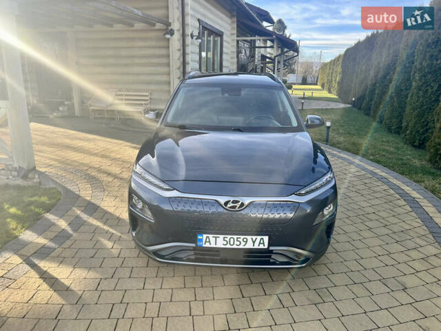 Серый Хендай Kona, объемом двигателя 0 л и пробегом 95 тыс. км за 17500 $, фото 3 на Automoto.ua