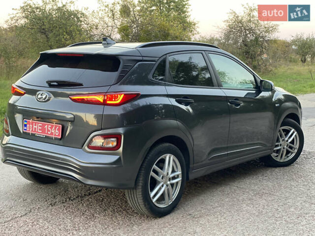 Серый Хендай Kona, объемом двигателя 0 л и пробегом 76 тыс. км за 16800 $, фото 5 на Automoto.ua