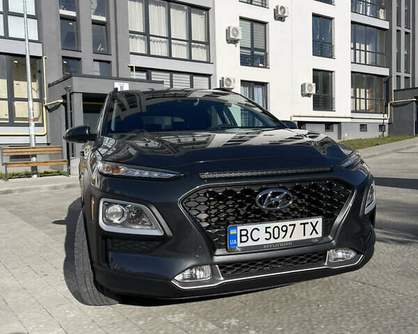 Серый Хендай Kona, объемом двигателя 2 л и пробегом 93 тыс. км за 15900 $, фото 2 на Automoto.ua