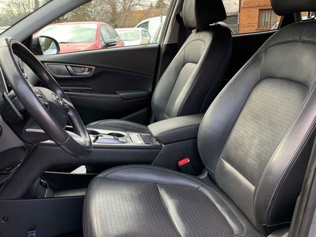 Серый Хендай Kona, объемом двигателя 64 л и пробегом 119 тыс. км за 17900 $, фото 5 на Automoto.ua