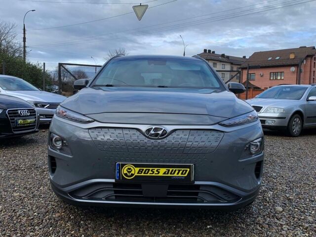 Серый Хендай Kona, объемом двигателя 64 л и пробегом 119 тыс. км за 17900 $, фото 1 на Automoto.ua