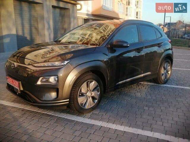 Серый Хендай Kona, объемом двигателя 0 л и пробегом 93 тыс. км за 17300 $, фото 2 на Automoto.ua