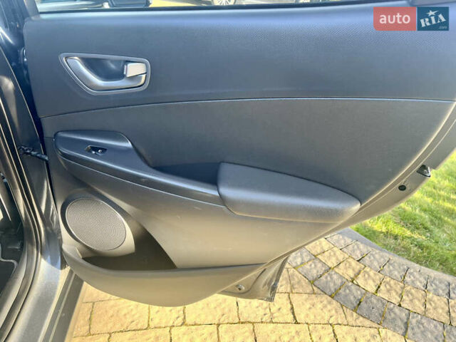 Серый Хендай Kona, объемом двигателя 0 л и пробегом 95 тыс. км за 17500 $, фото 48 на Automoto.ua