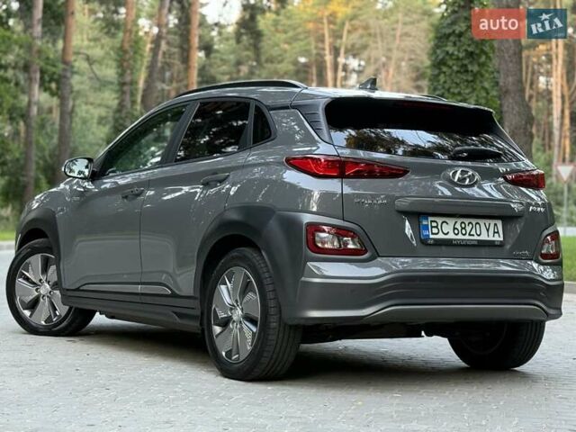 Серый Хендай Kona, объемом двигателя 0 л и пробегом 95 тыс. км за 17300 $, фото 24 на Automoto.ua