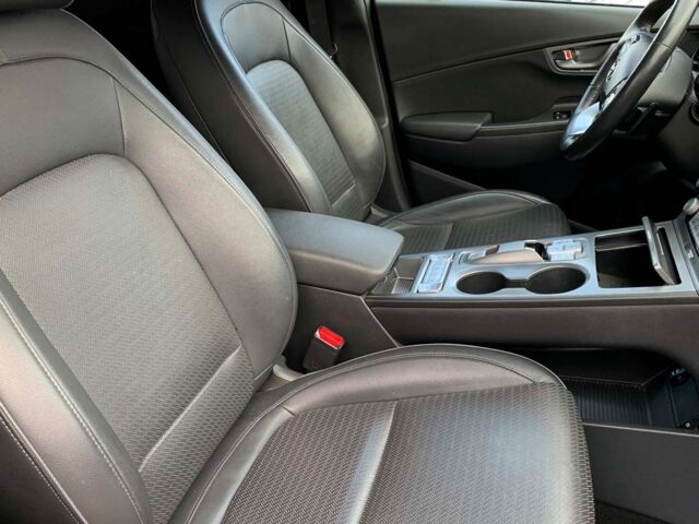 Серый Хендай Kona, объемом двигателя 64 л и пробегом 119 тыс. км за 17900 $, фото 14 на Automoto.ua