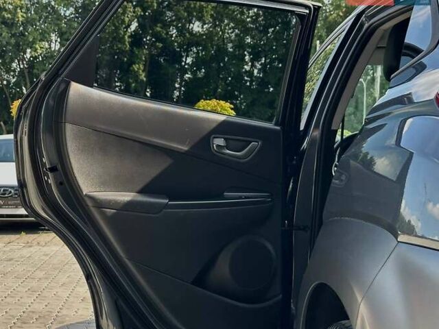 Серый Хендай Kona, объемом двигателя 0 л и пробегом 137 тыс. км за 16700 $, фото 40 на Automoto.ua