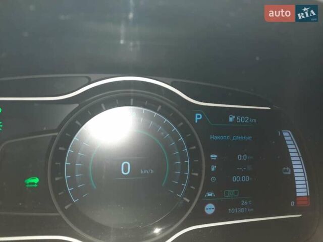 Серый Хендай Kona, объемом двигателя 0 л и пробегом 105 тыс. км за 17999 $, фото 2 на Automoto.ua