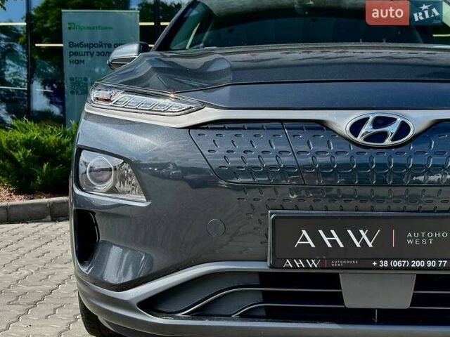 Серый Хендай Kona, объемом двигателя 0 л и пробегом 137 тыс. км за 16700 $, фото 2 на Automoto.ua