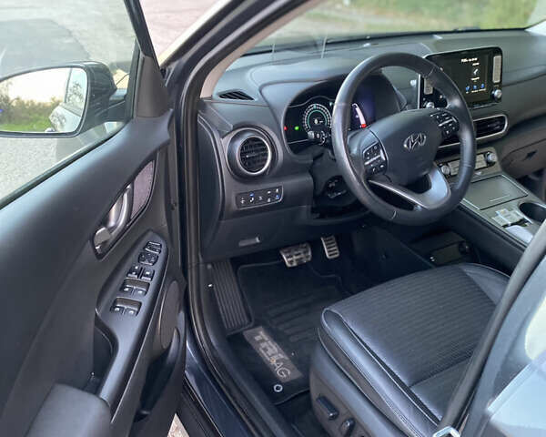 Серый Хендай Kona, объемом двигателя 0 л и пробегом 76 тыс. км за 16800 $, фото 24 на Automoto.ua