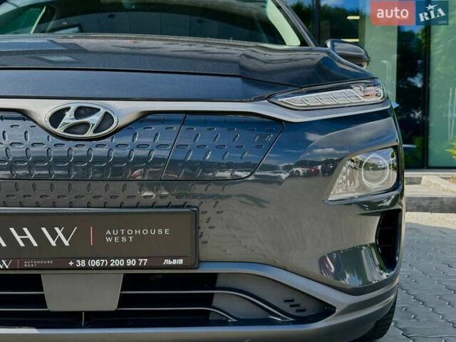 Серый Хендай Kona, объемом двигателя 0 л и пробегом 137 тыс. км за 16700 $, фото 3 на Automoto.ua