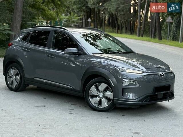 Серый Хендай Kona, объемом двигателя 0 л и пробегом 96 тыс. км за 17200 $, фото 6 на Automoto.ua