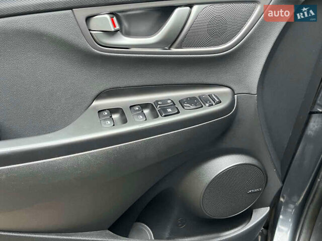 Серый Хендай Kona, объемом двигателя 0 л и пробегом 80 тыс. км за 18900 $, фото 18 на Automoto.ua