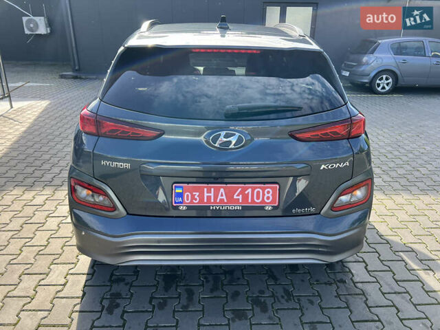 Серый Хендай Kona, объемом двигателя 0 л и пробегом 96 тыс. км за 17300 $, фото 4 на Automoto.ua
