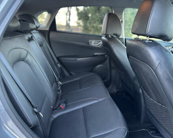 Серый Хендай Kona, объемом двигателя 0 л и пробегом 126 тыс. км за 17300 $, фото 63 на Automoto.ua