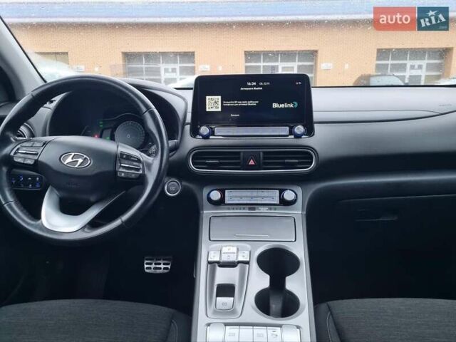 Серый Хендай Kona, объемом двигателя 0 л и пробегом 151 тыс. км за 16399 $, фото 15 на Automoto.ua