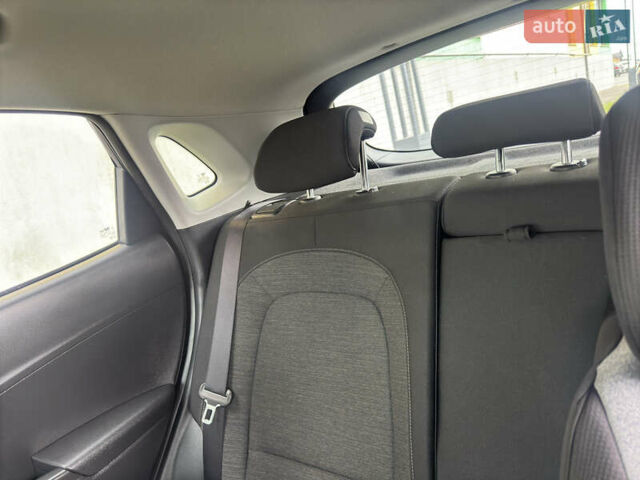 Сірий Хендай Kona, об'ємом двигуна 0 л та пробігом 65 тис. км за 17300 $, фото 16 на Automoto.ua