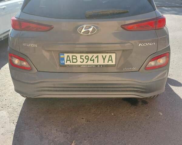 Сірий Хендай Kona, об'ємом двигуна 0 л та пробігом 110 тис. км за 16500 $, фото 6 на Automoto.ua