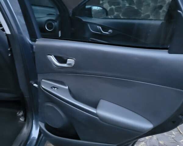 Серый Хендай Kona, объемом двигателя 0 л и пробегом 194 тыс. км за 15800 $, фото 13 на Automoto.ua