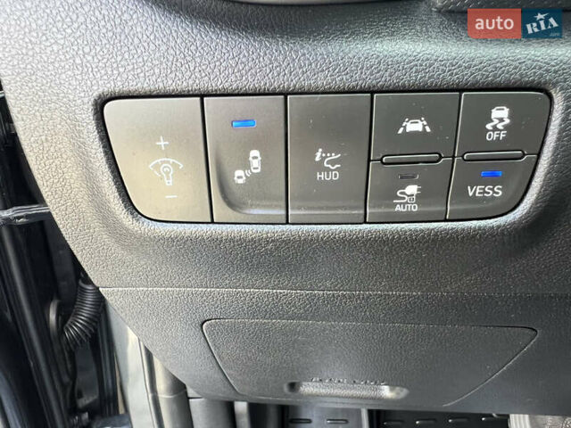 Серый Хендай Kona, объемом двигателя 0 л и пробегом 96 тыс. км за 17300 $, фото 26 на Automoto.ua