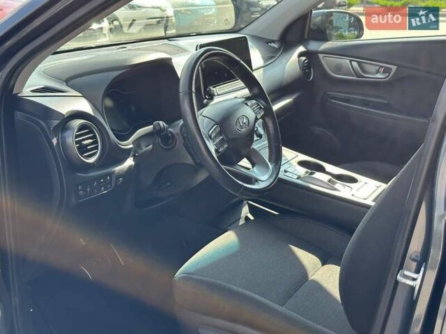Сірий Хендай Kona, об'ємом двигуна 0 л та пробігом 137 тис. км за 16700 $, фото 27 на Automoto.ua