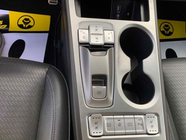 Серый Хендай Kona, объемом двигателя 64 л и пробегом 119 тыс. км за 17900 $, фото 8 на Automoto.ua