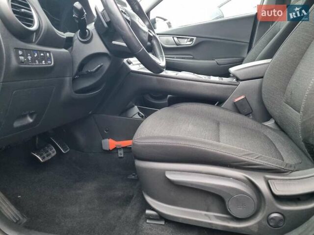 Серый Хендай Kona, объемом двигателя 0 л и пробегом 151 тыс. км за 16399 $, фото 17 на Automoto.ua