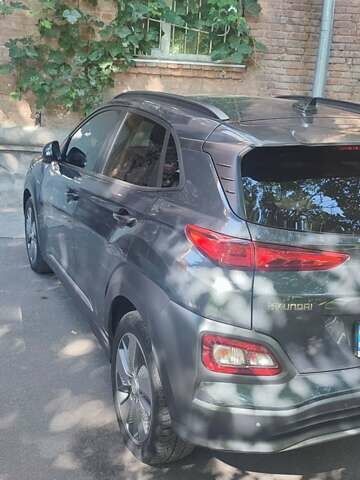 Серый Хендай Kona, объемом двигателя 0 л и пробегом 105 тыс. км за 17999 $, фото 3 на Automoto.ua