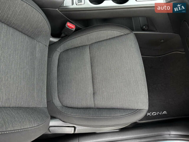 Серый Хендай Kona, объемом двигателя 0 л и пробегом 127 тыс. км за 17650 $, фото 35 на Automoto.ua