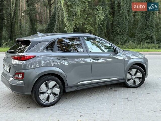 Серый Хендай Kona, объемом двигателя 0 л и пробегом 95 тыс. км за 17300 $, фото 10 на Automoto.ua