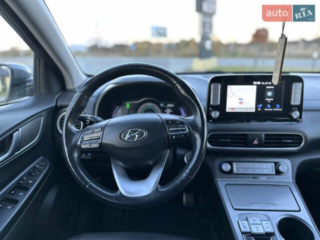 Серый Хендай Kona, объемом двигателя 0 л и пробегом 126 тыс. км за 17300 $, фото 78 на Automoto.ua