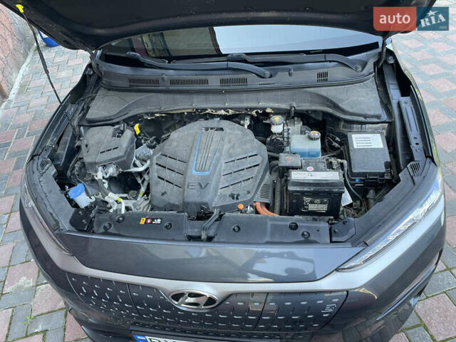 Сірий Хендай Kona, об'ємом двигуна 0 л та пробігом 134 тис. км за 16800 $, фото 19 на Automoto.ua