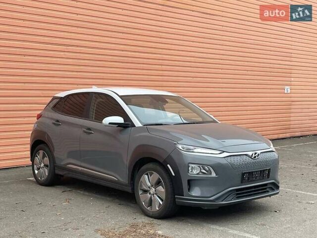 Серый Хендай Kona, объемом двигателя 0 л и пробегом 54 тыс. км за 17500 $, фото 3 на Automoto.ua