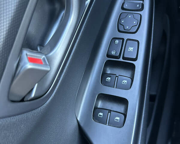 Сірий Хендай Kona, об'ємом двигуна 0 л та пробігом 122 тис. км за 17200 $, фото 9 на Automoto.ua