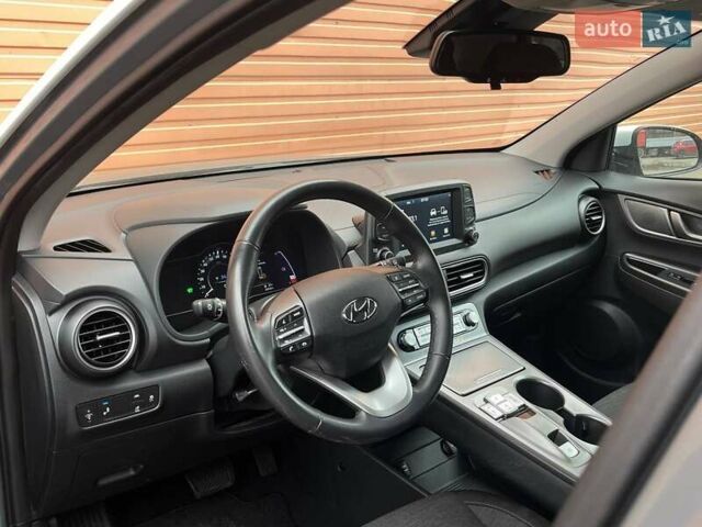 Серый Хендай Kona, объемом двигателя 0 л и пробегом 54 тыс. км за 17500 $, фото 12 на Automoto.ua