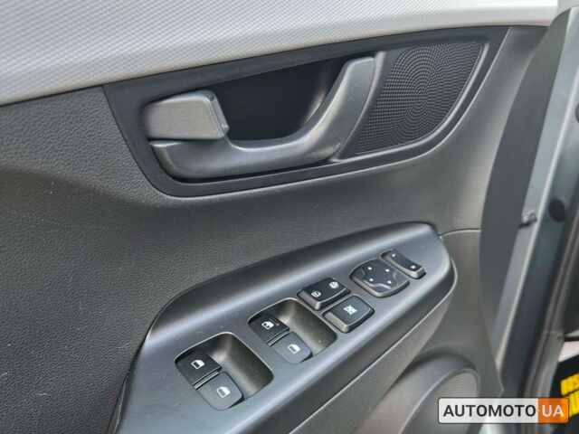 Серый Хендай Kona, объемом двигателя 2 л и пробегом 106 тыс. км за 17600 $, фото 14 на Automoto.ua