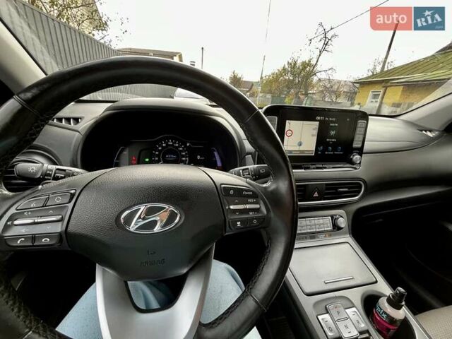 Сірий Хендай Kona, об'ємом двигуна 0 л та пробігом 83 тис. км за 17300 $, фото 5 на Automoto.ua