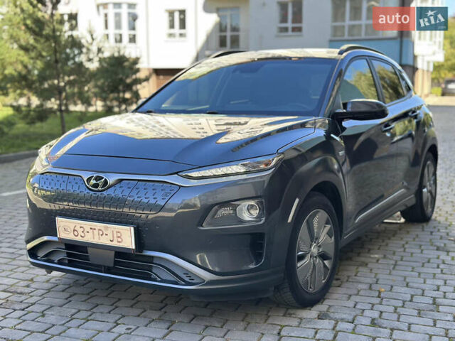 Серый Хендай Kona, объемом двигателя 0 л и пробегом 129 тыс. км за 16999 $, фото 10 на Automoto.ua