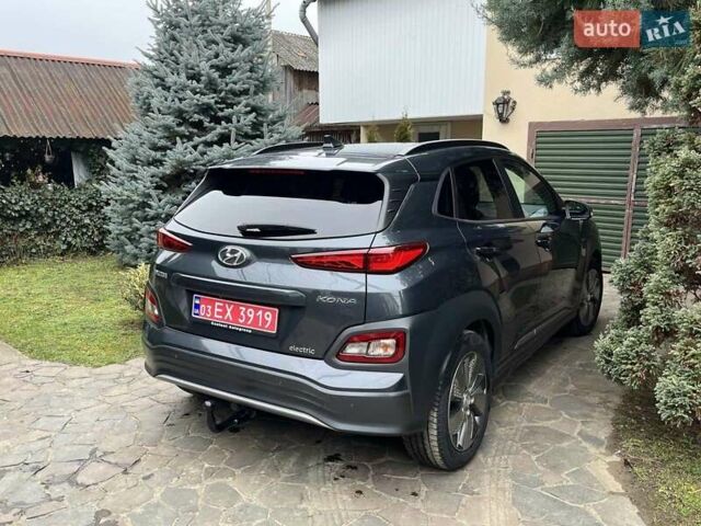 Серый Хендай Kona, объемом двигателя 0 л и пробегом 80 тыс. км за 18900 $, фото 3 на Automoto.ua